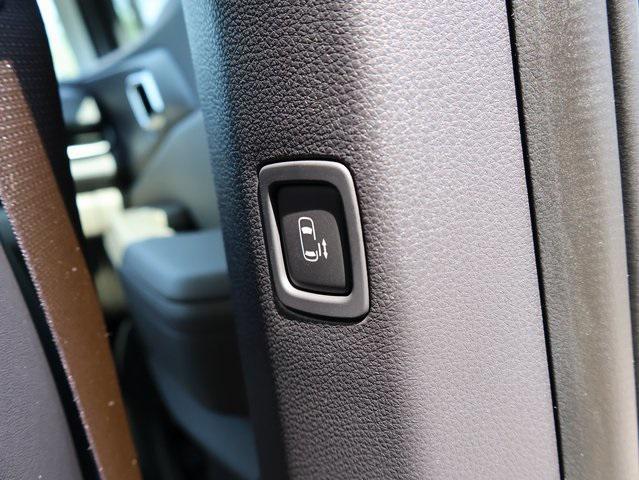 new 2025 Kia Carnival car, priced at $40,296