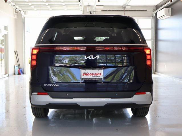 new 2025 Kia Carnival car, priced at $37,321