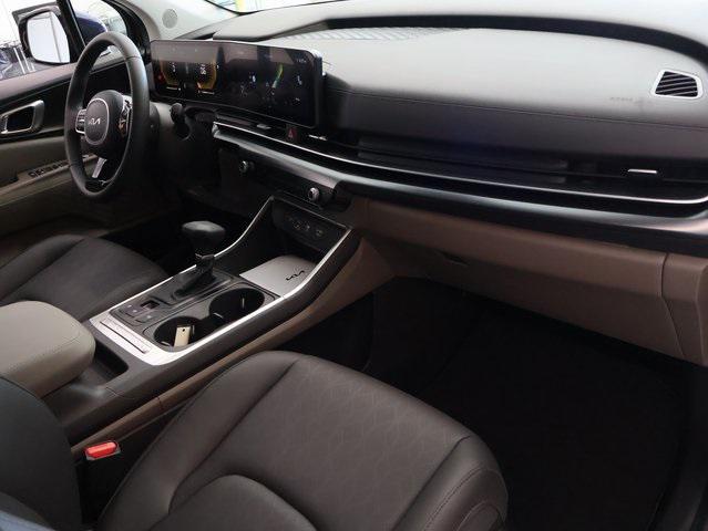 new 2025 Kia Carnival car, priced at $37,321