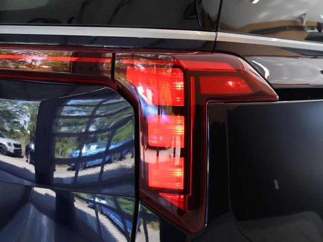 new 2025 Kia Carnival car, priced at $37,321