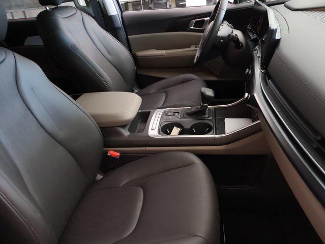 new 2025 Kia Carnival car, priced at $37,321