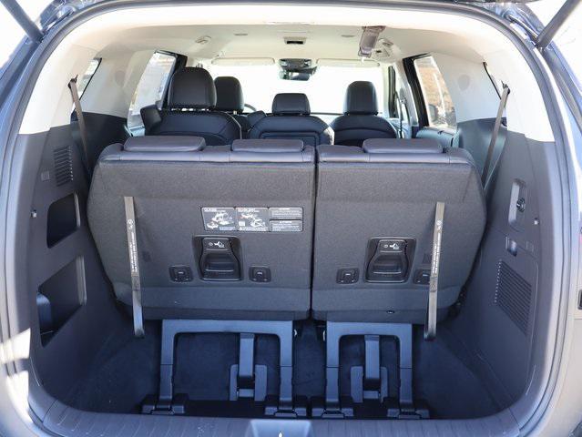 new 2025 Kia Carnival Hybrid car, priced at $44,230