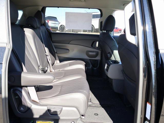 new 2025 Kia Carnival Hybrid car, priced at $44,230