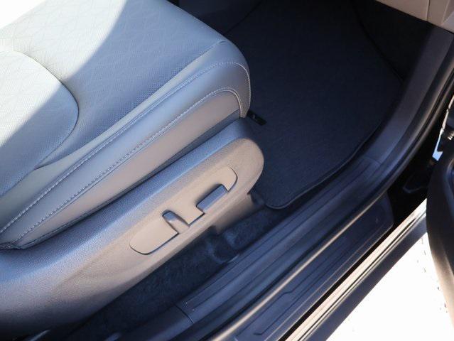 new 2025 Kia Carnival Hybrid car, priced at $44,230