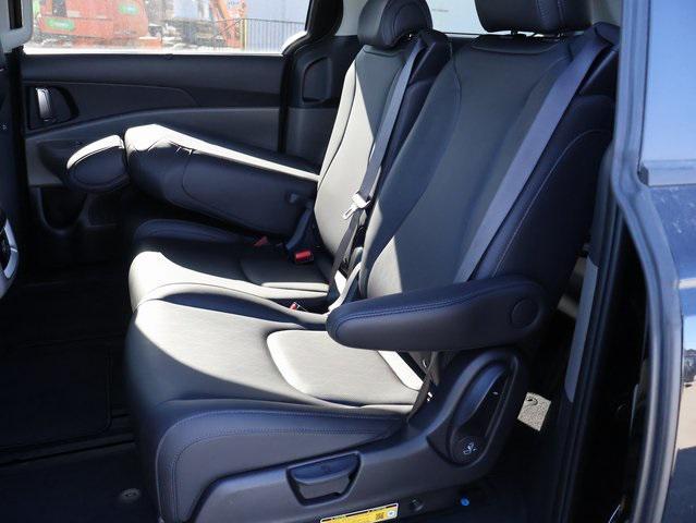 new 2025 Kia Carnival Hybrid car, priced at $44,230
