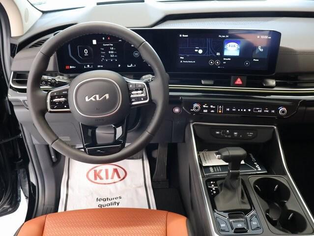 new 2025 Kia Carnival car, priced at $52,755