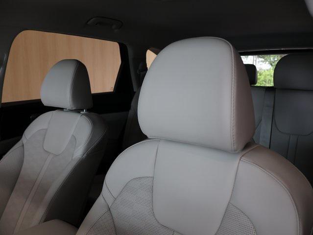 new 2025 Kia Sorento car, priced at $37,286