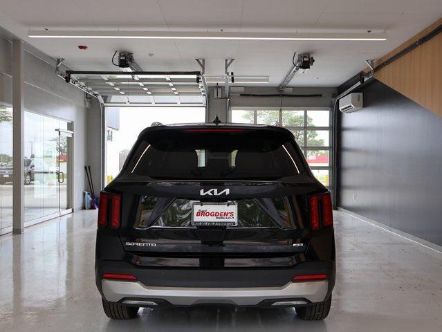 new 2025 Kia Sorento car, priced at $37,286