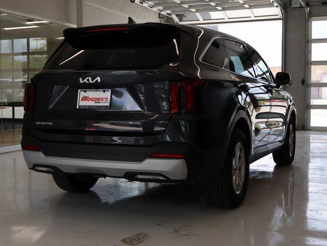 new 2025 Kia Sorento car, priced at $32,036