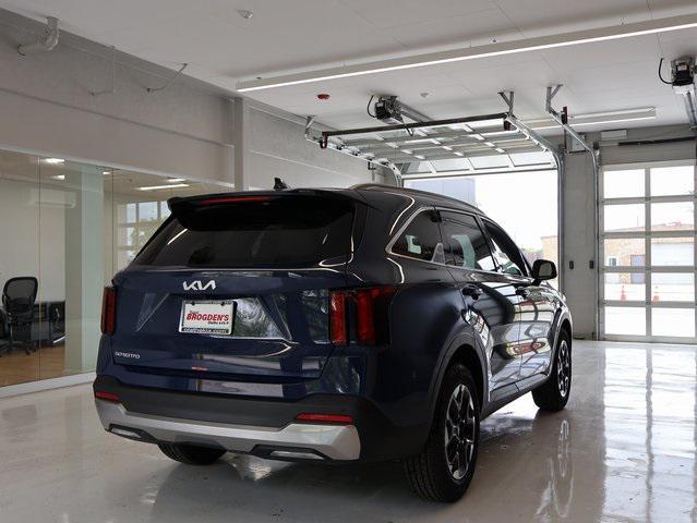 new 2025 Kia Sorento car, priced at $37,081