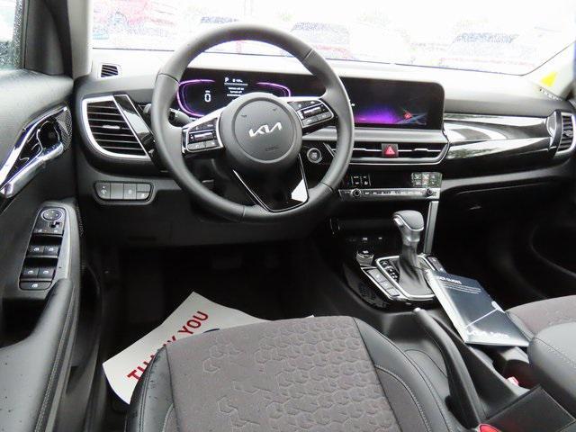new 2025 Kia Seltos car, priced at $27,701