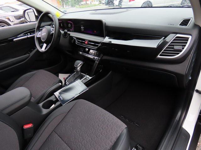 new 2025 Kia Seltos car, priced at $27,701