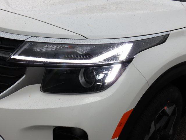 new 2025 Kia Seltos car, priced at $27,701
