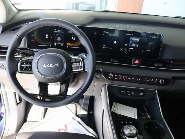 new 2025 Kia Carnival car, priced at $44,360