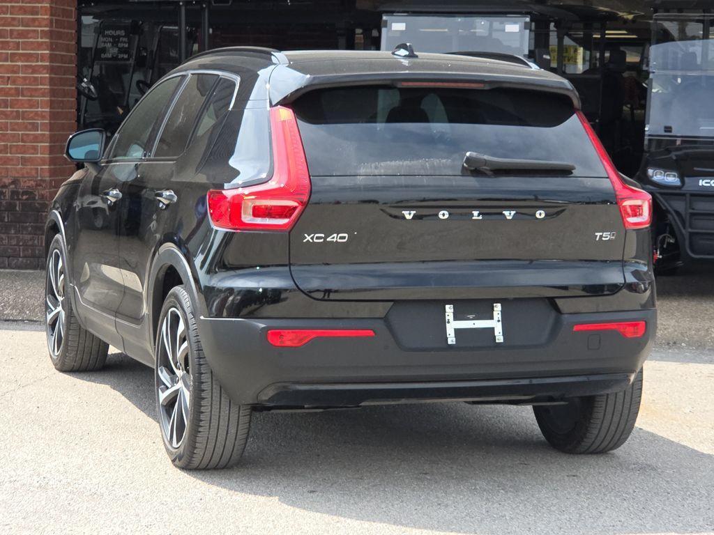 used 2021 Volvo XC40 car, priced at $24,950