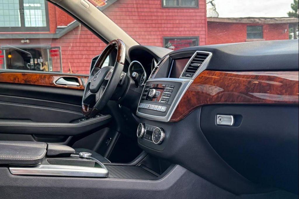 used 2013 Mercedes-Benz M-Class car, priced at $29,995
