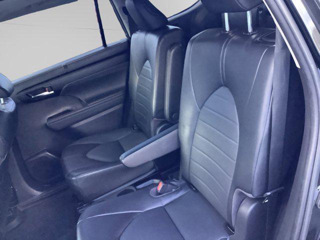 used 2022 Toyota Highlander car, priced at $39,991