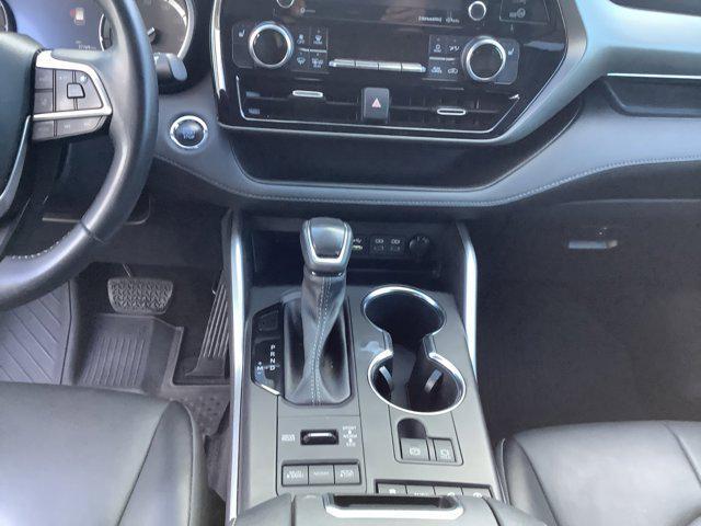 used 2022 Toyota Highlander car, priced at $39,991