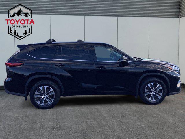 used 2022 Toyota Highlander car, priced at $39,991