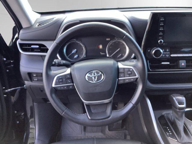used 2022 Toyota Highlander car, priced at $39,991