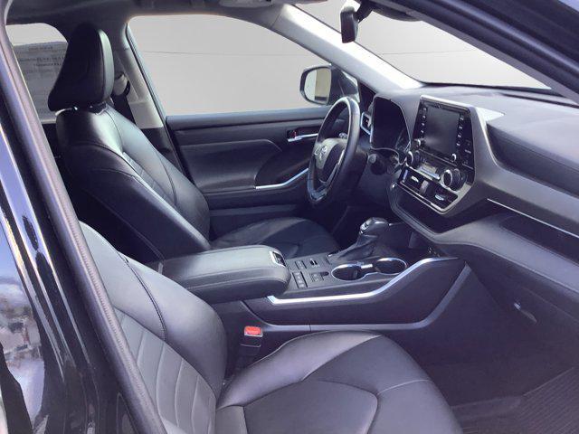 used 2022 Toyota Highlander car, priced at $39,991