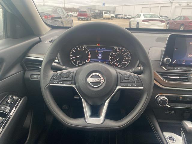 used 2023 Nissan Altima car, priced at $21,900