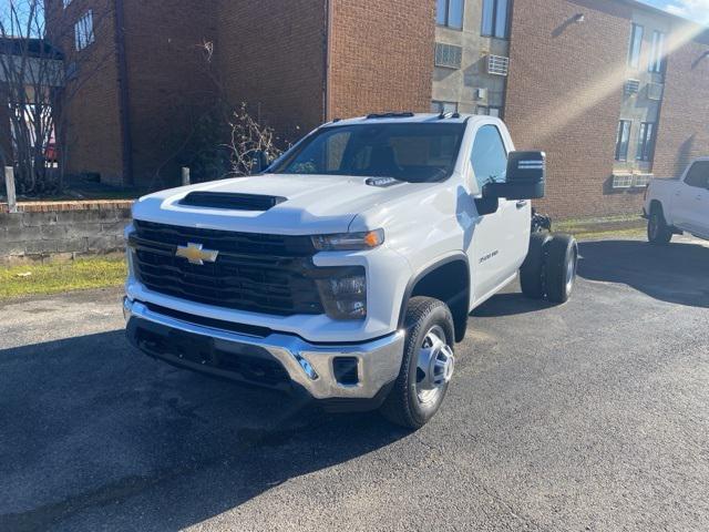 new 2025 Chevrolet Silverado 3500 car, priced at $48,670