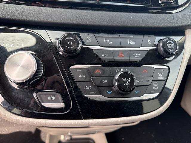 used 2023 Chrysler Pacifica car, priced at $27,900