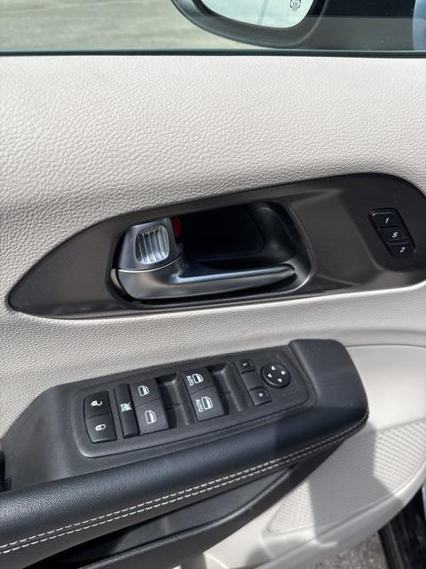 used 2023 Chrysler Pacifica car, priced at $27,900