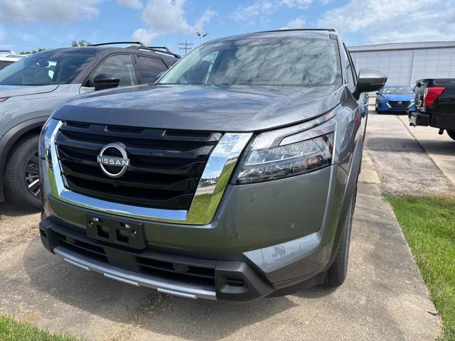 new 2025 Nissan Pathfinder car, priced at $49,925