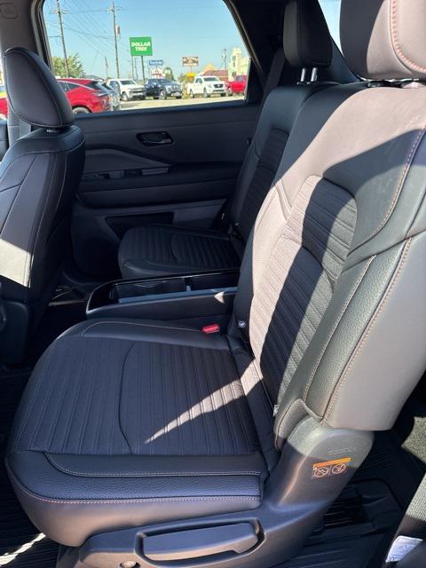 new 2025 Nissan Pathfinder car, priced at $47,620