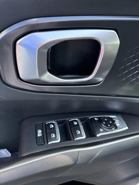 used 2024 Kia Sorento car, priced at $33,900