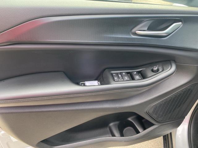 used 2024 Jeep Grand Cherokee car, priced at $29,900