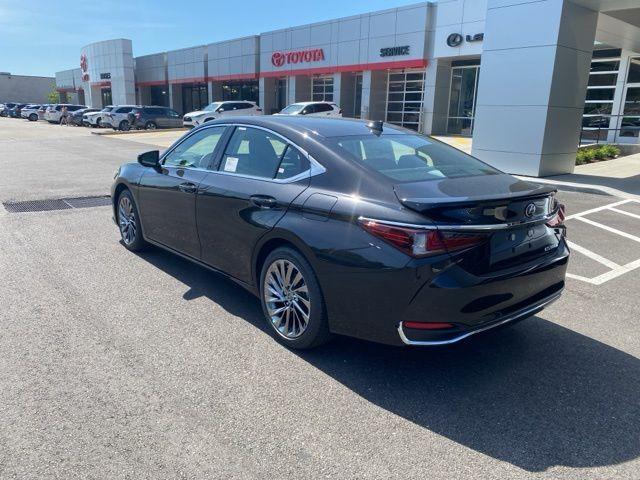 new 2024 Lexus ES 300h car, priced at $53,475