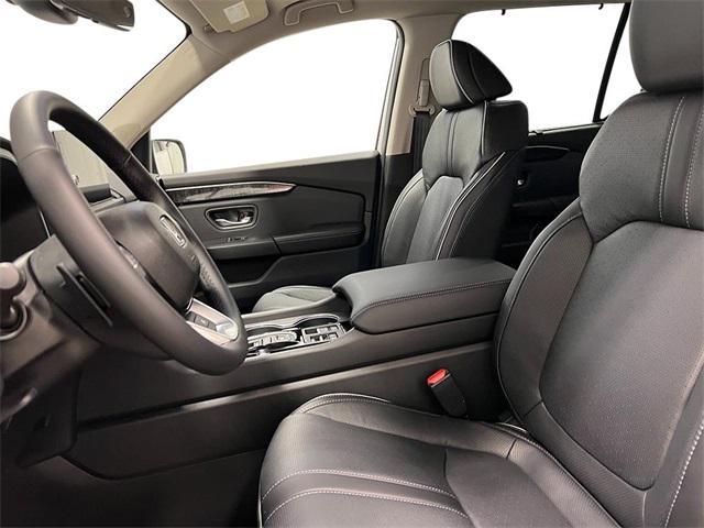 new 2025 Honda Pilot car, priced at $54,985