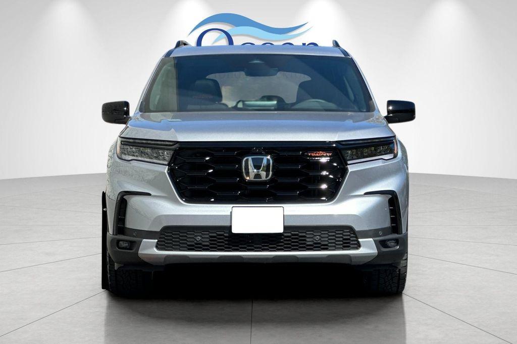 new 2025 Honda Pilot car, priced at $50,895