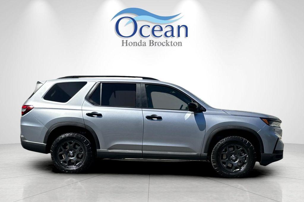 new 2025 Honda Pilot car, priced at $50,895