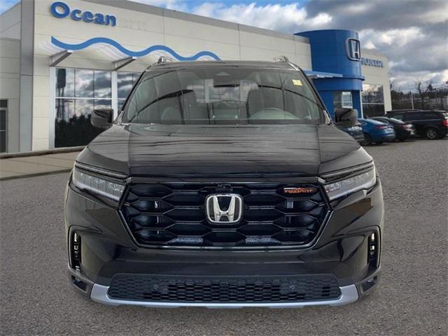 new 2025 Honda Pilot car, priced at $50,795