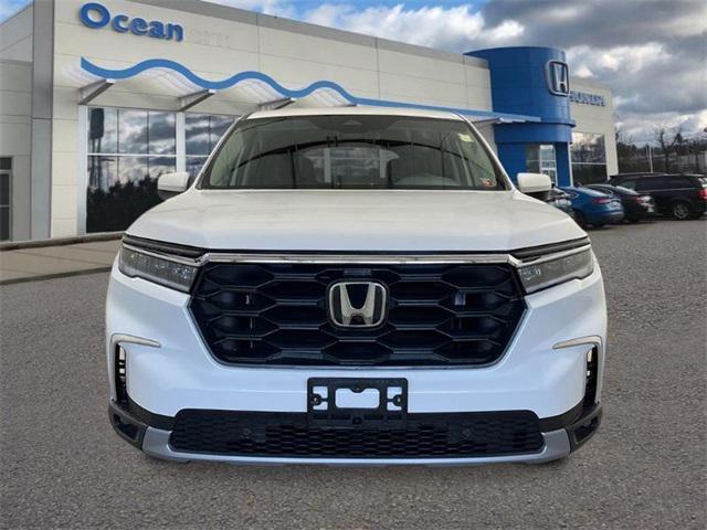 new 2025 Honda Pilot car, priced at $47,450