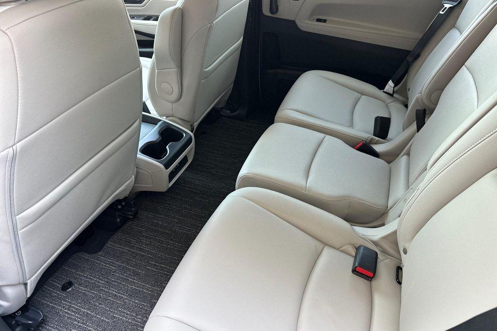 new 2026 Honda Odyssey car, priced at $45,340