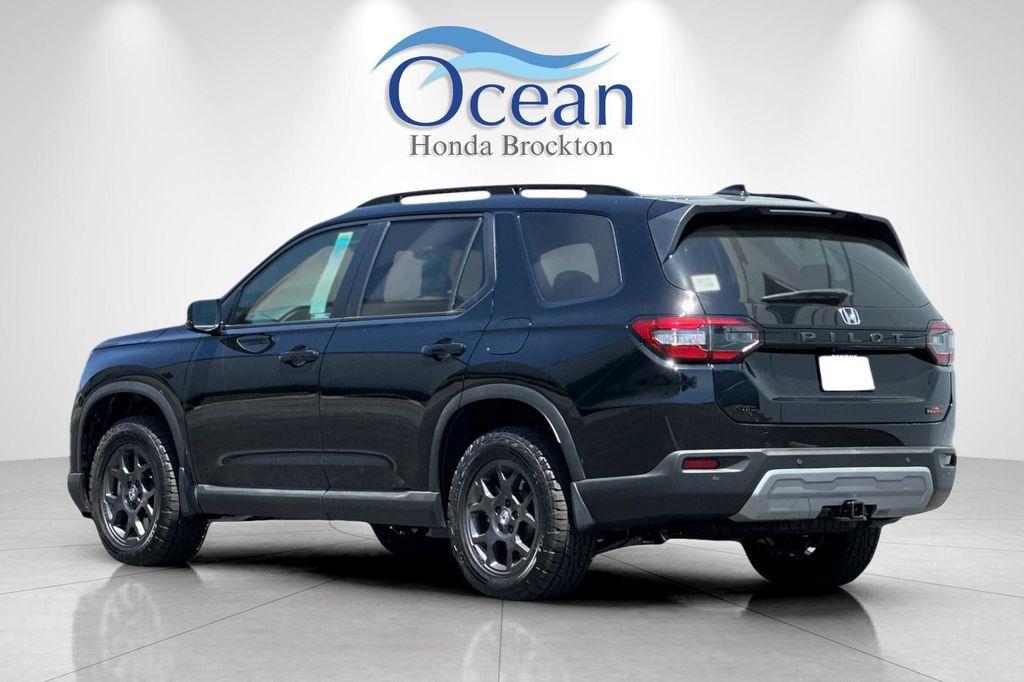 new 2025 Honda Pilot car, priced at $50,895