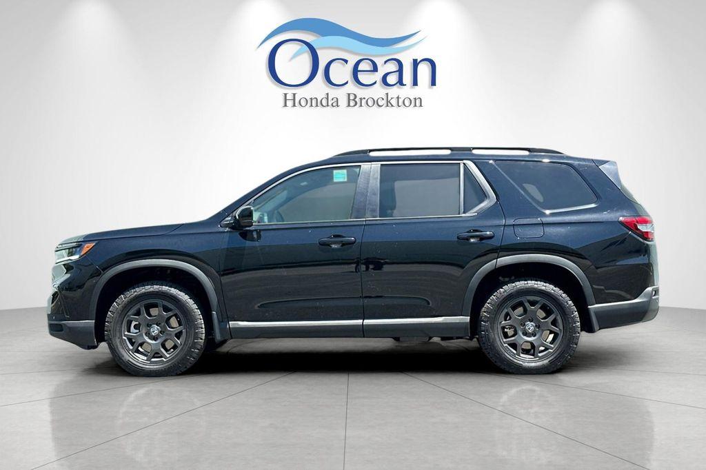 new 2025 Honda Pilot car, priced at $50,895