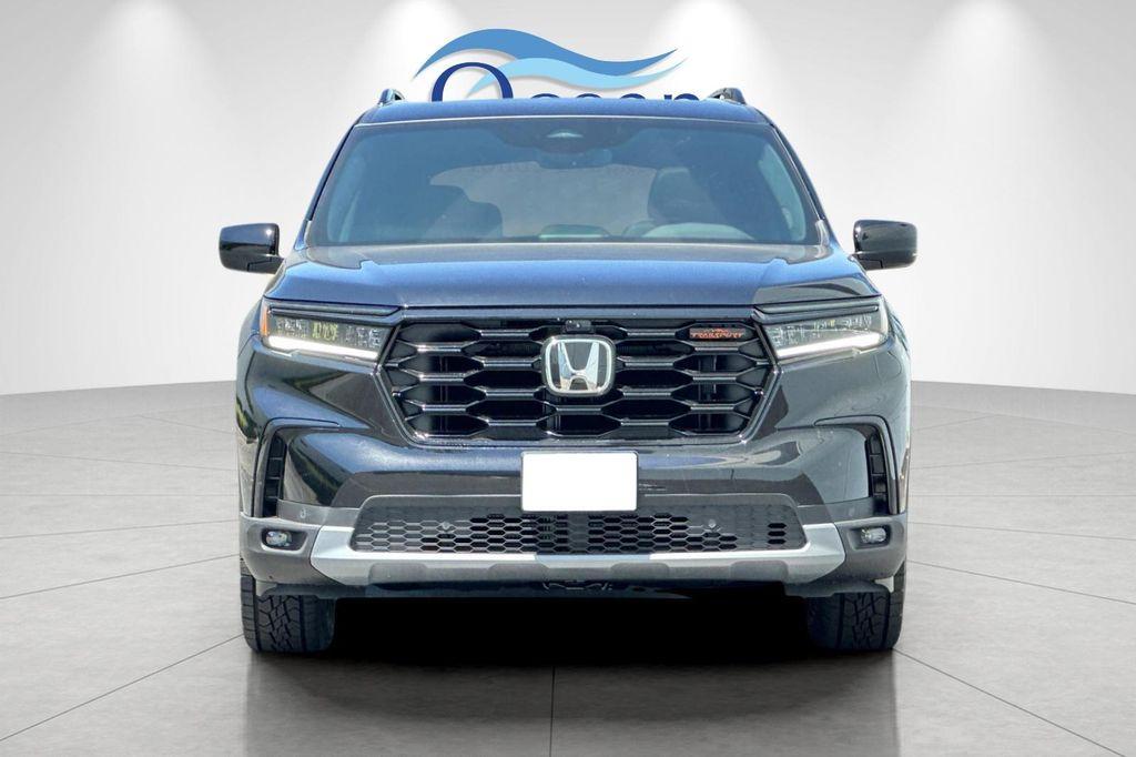 new 2025 Honda Pilot car, priced at $50,895