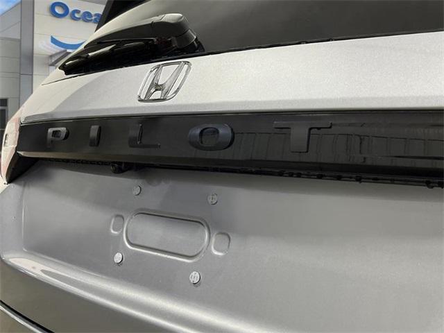 new 2025 Honda Pilot car, priced at $50,850