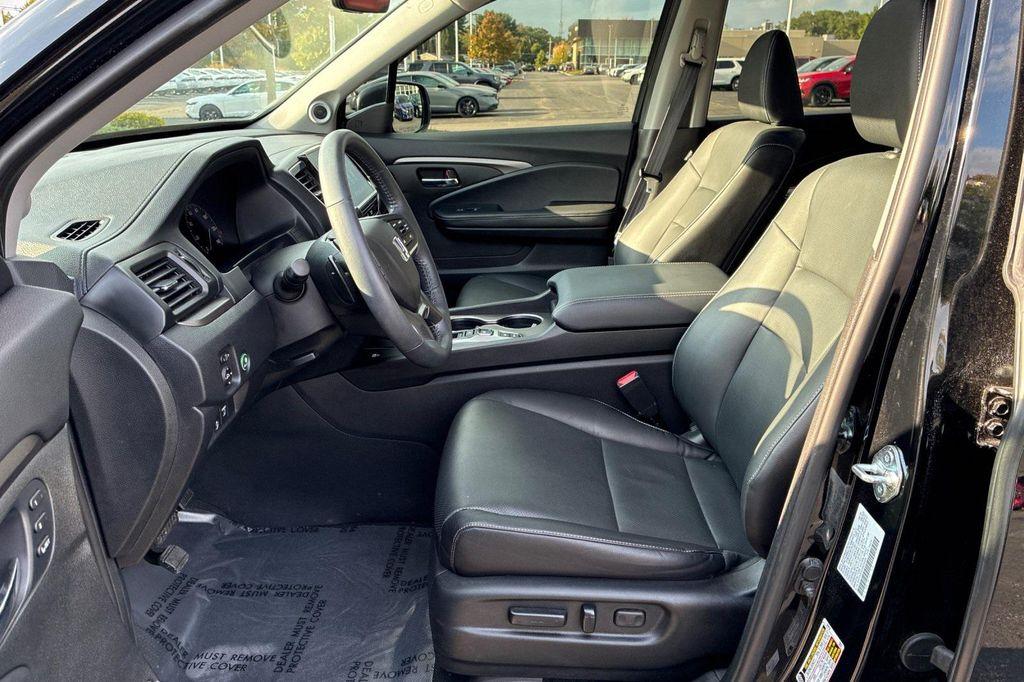 used 2025 Honda Ridgeline car, priced at $35,298