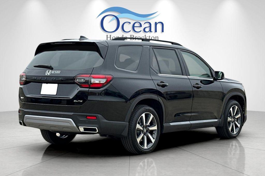 new 2025 Honda Pilot car, priced at $54,575