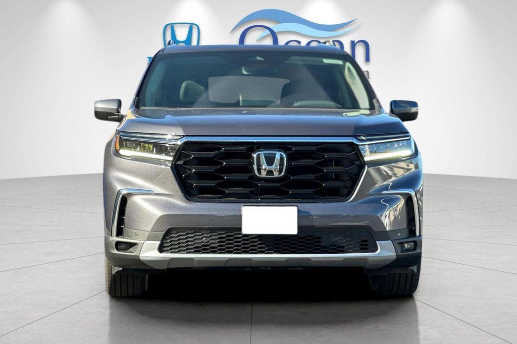 new 2025 Honda Pilot car, priced at $52,995