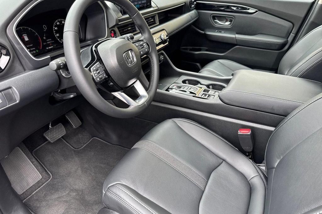 new 2025 Honda Pilot car, priced at $52,995