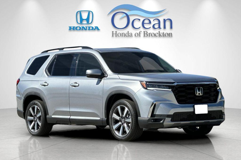 new 2025 Honda Pilot car, priced at $51,550