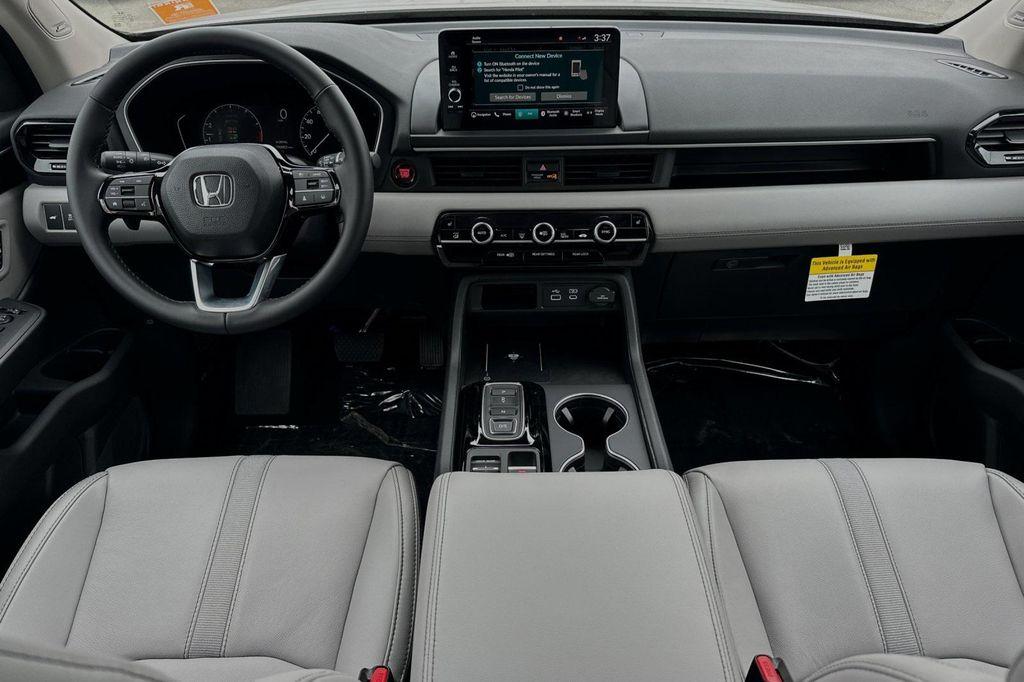 new 2025 Honda Pilot car, priced at $51,550